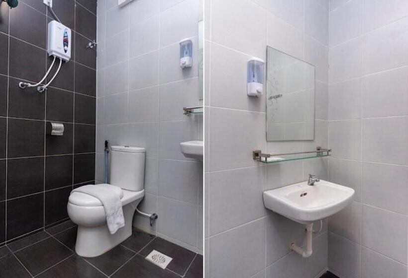 Трехместный Номер Deluxe, Muar City