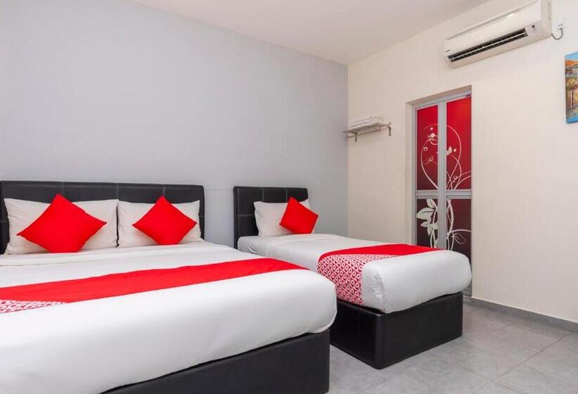 Трехместный Номер Deluxe, Muar City