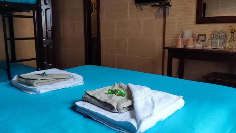 اتاق خانوادگی, Grotto's Paradise B&b