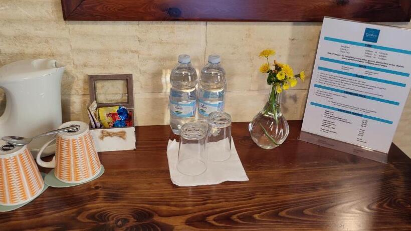 اتاق خانوادگی, Grotto's Paradise B&b