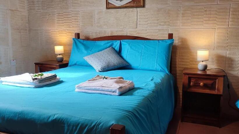 اتاق خانوادگی, Grotto's Paradise B&b