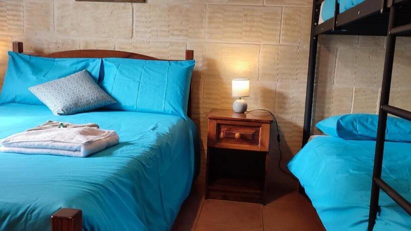 اتاق خانوادگی, Grotto's Paradise B&b