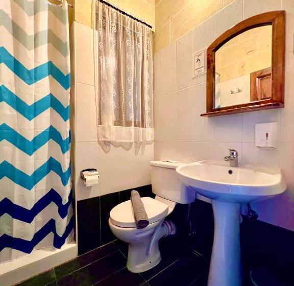 اتاق خانوادگی, Grotto's Paradise B&b