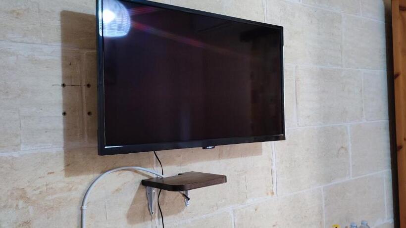 اتاق راحتی سه تخته, Grotto's Paradise B&b