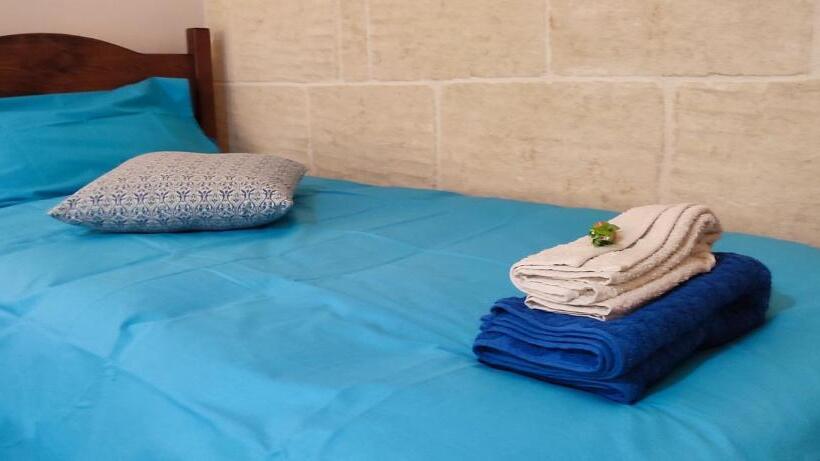 اتاق راحتی سه تخته, Grotto's Paradise B&b