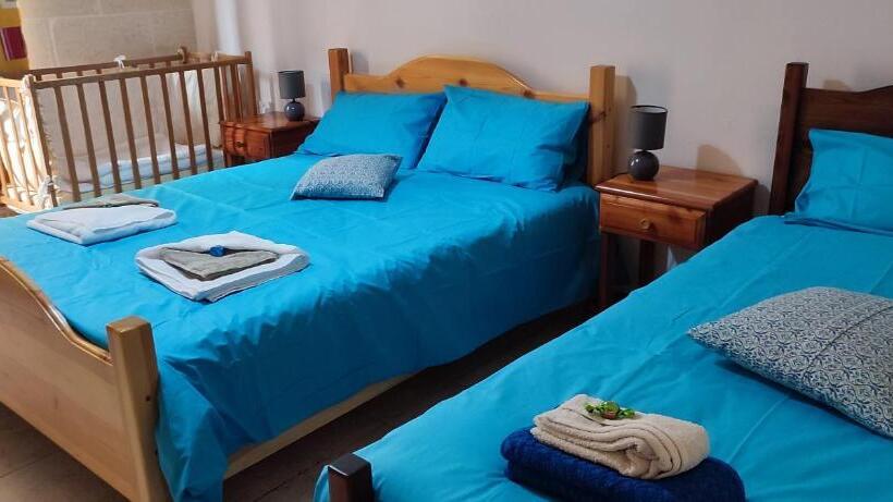 اتاق راحتی سه تخته, Grotto's Paradise B&b