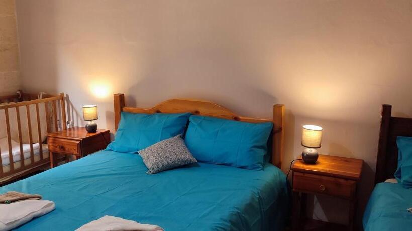 اتاق راحتی سه تخته, Grotto's Paradise B&b