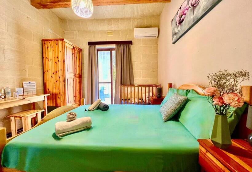اتاق راحتی سه تخته, Grotto's Paradise B&b