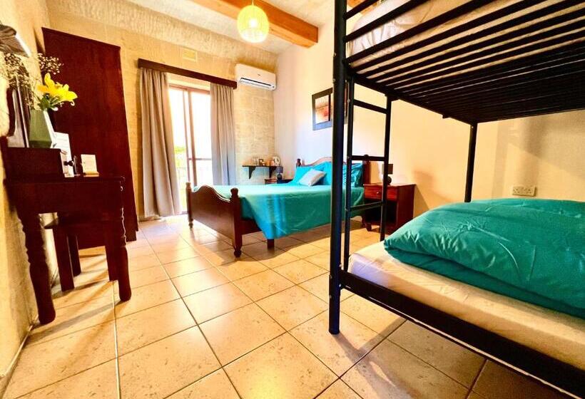 اتاق خانوادگی, Grotto's Paradise B&b