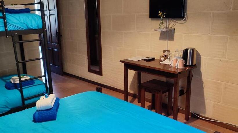 اتاق خانوادگی, Grotto's Paradise B&b