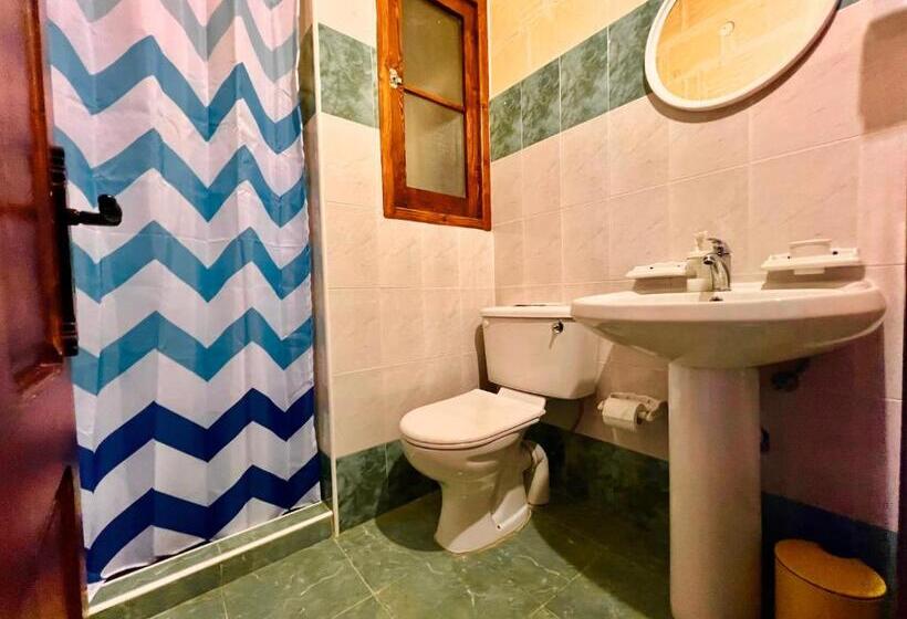 اتاق خانوادگی, Grotto's Paradise B&b