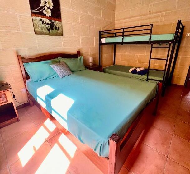 اتاق خانوادگی, Grotto's Paradise B&b