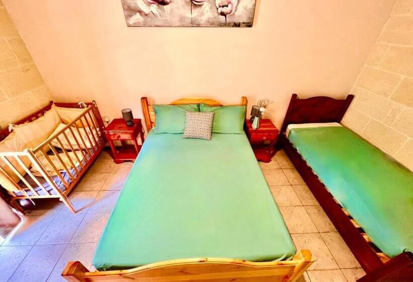 اتاق راحتی سه تخته, Grotto's Paradise B&b