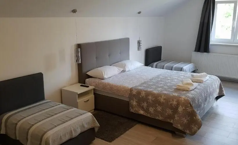 اتاق استاندارد با بالکن, Ke To Zagreb Airport Rooms