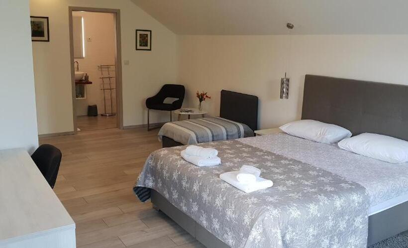 バルコニー付きスタンダードルーム, Ke To Zagreb Airport Rooms