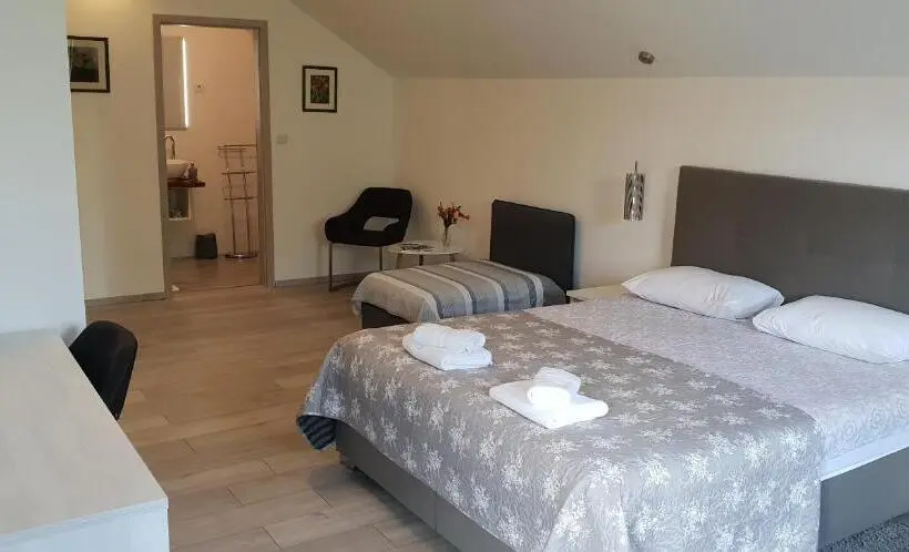 اتاق استاندارد با بالکن, Ke To Zagreb Airport Rooms