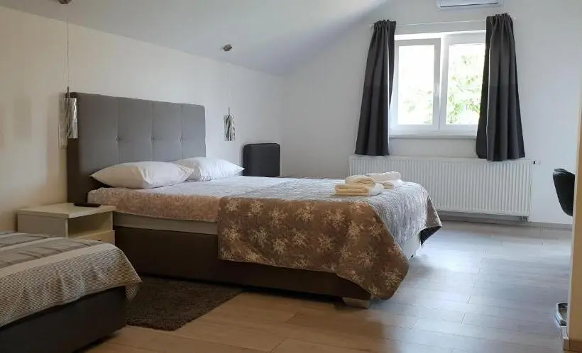اتاق استاندارد با بالکن, Ke To Zagreb Airport Rooms