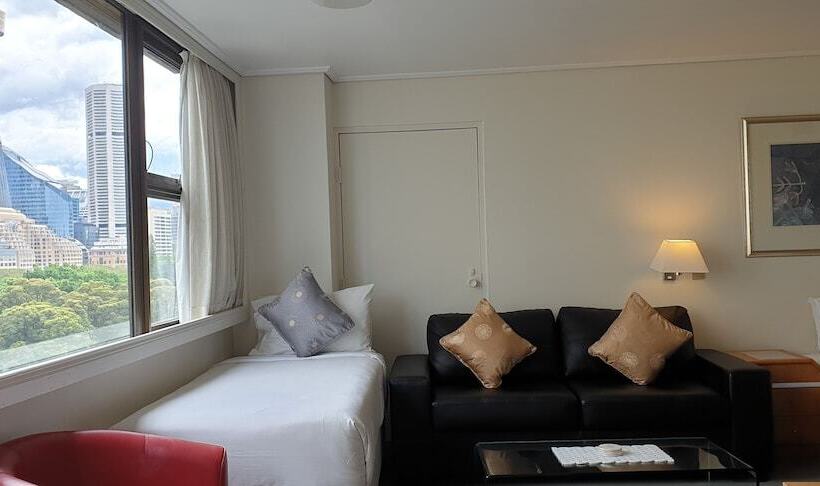 إستوديو كلاسيكى, Sydney Hyde Park Paxsafe Apartments