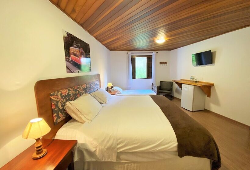 غرفة قياسية ثلاثية, Pousada Do Sino