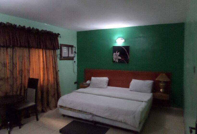 اتاق رمانتیک, Indices Hotel And Garden