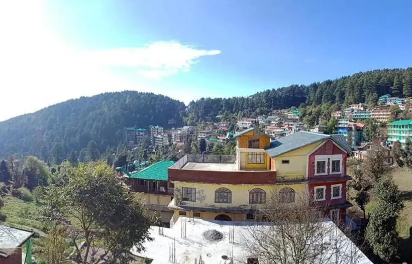 اتاق لوکس, Mountain And Moon, Dharamkot