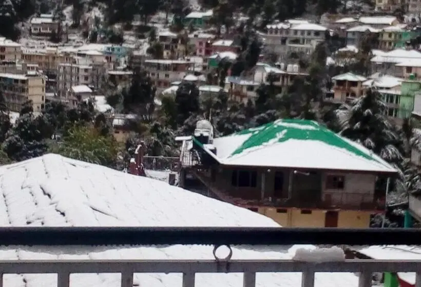 اتاق لوکس, Mountain And Moon, Dharamkot