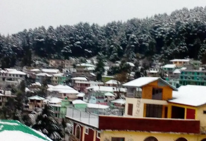 اتاق لوکس, Mountain And Moon, Dharamkot