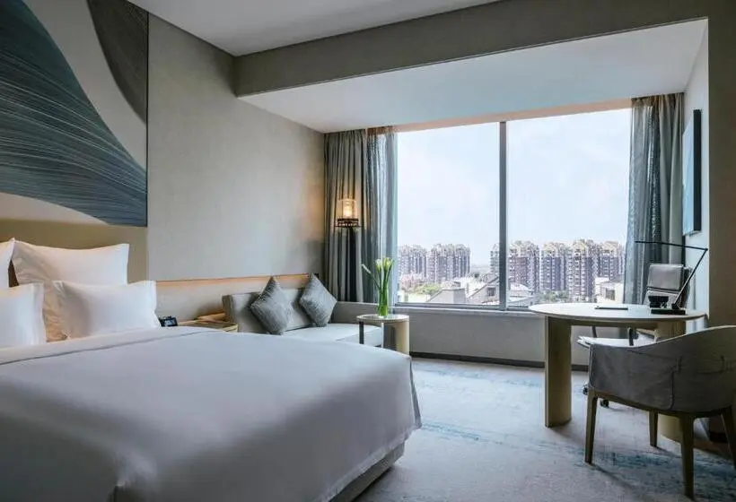 キングサイズベッド、シティビューデラックスルーム, Pullman Shanghai Qingpu Excellence