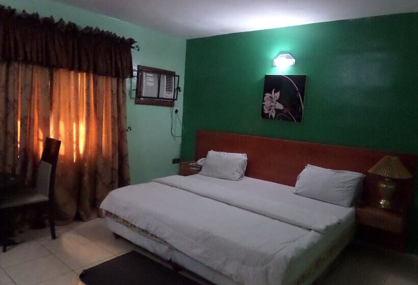 اتاق رمانتیک, Indices Hotel And Garden