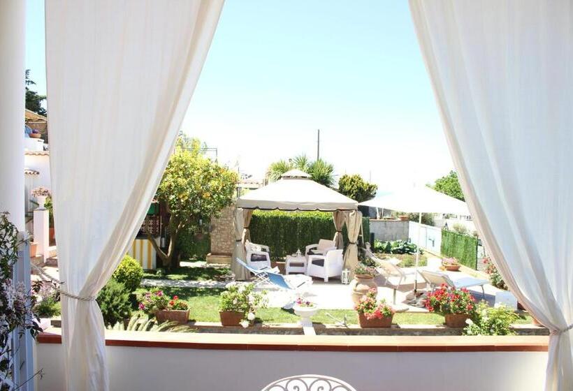 חדר דלוקס עם מרפסת נוף לים, B&b Villa Cristina