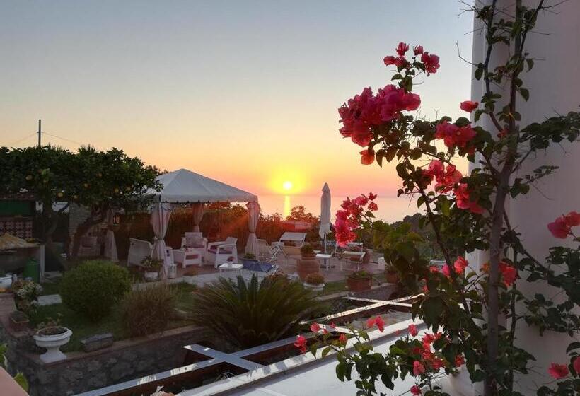 חדר דלוקס עם מרפסת נוף לים, B&b Villa Cristina