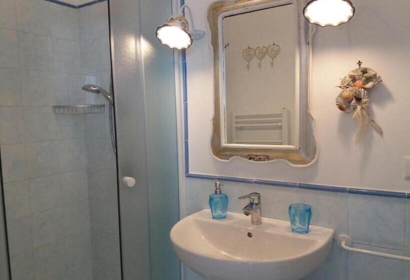 חדר דלוקס עם מרפסת נוף לים, B&b Villa Cristina