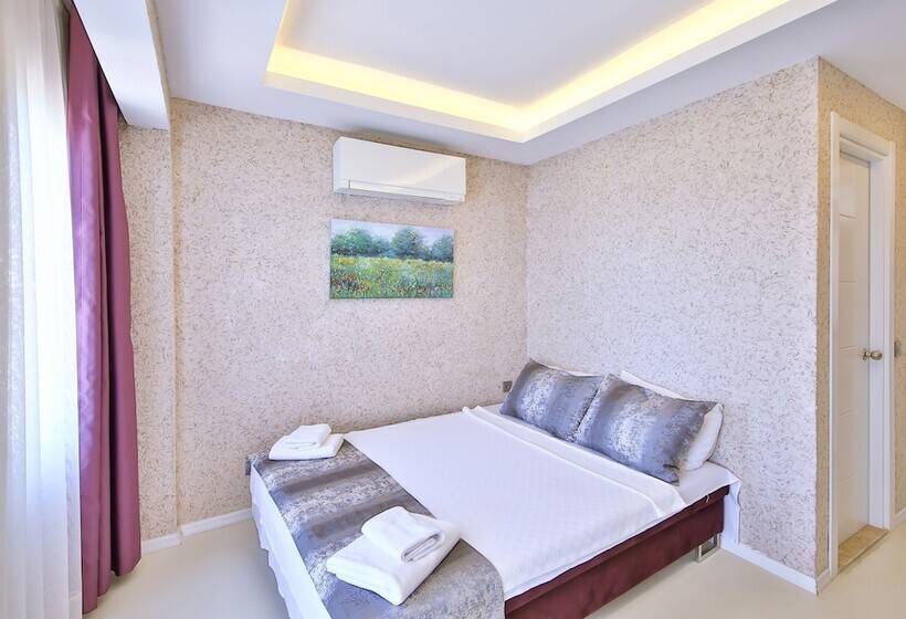 Cameră Familiară cu Vedere la Mare, No37