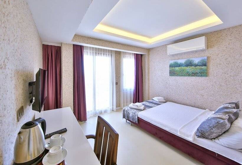 Cameră Familiară cu Vedere la Mare, No37