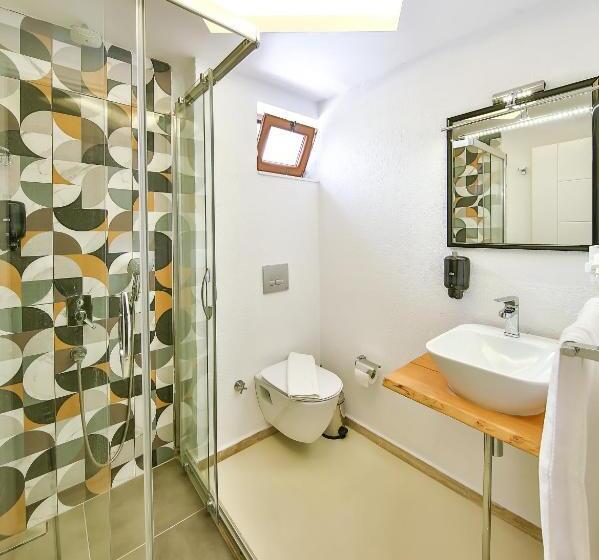 Cameră Familiară cu Vedere la Mare, No37