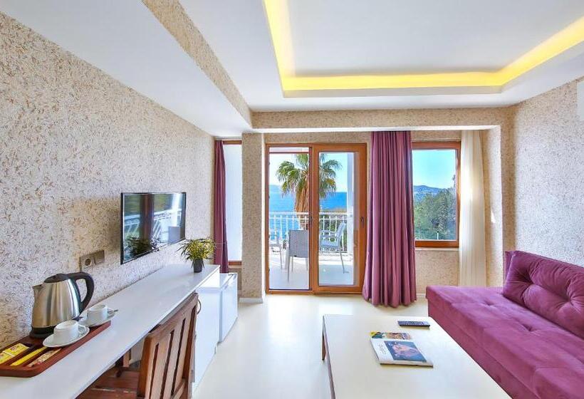 Cameră Familiară cu Vedere la Mare, No37