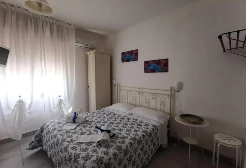 اتاق اکونومی, Villa Midolo