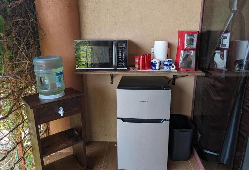 带大床的豪华间, Casa Arcoiris Zihuatanejo B&b