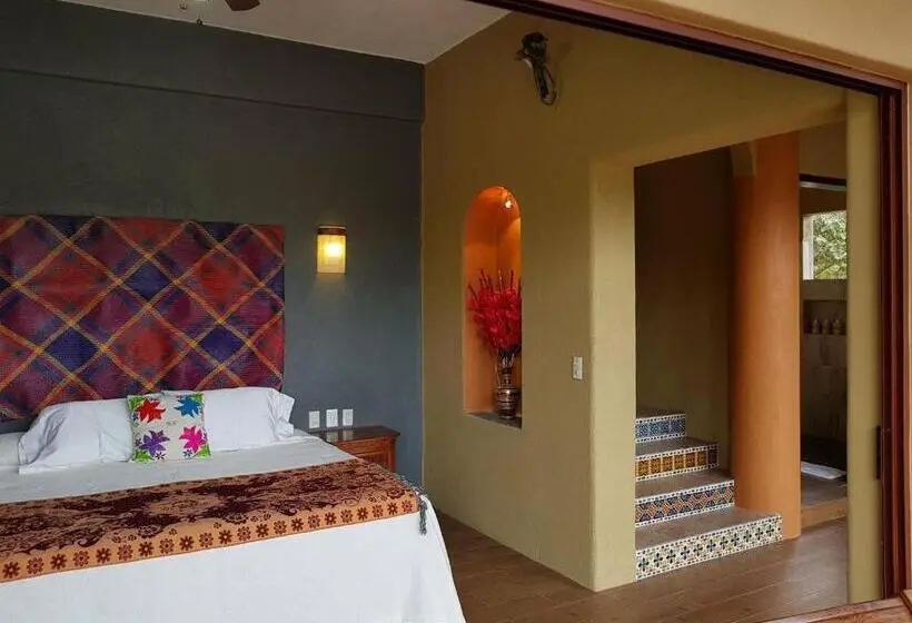 اتاق لوکس با تخت بزرگ, Casa Arcoiris Zihuatanejo B&b