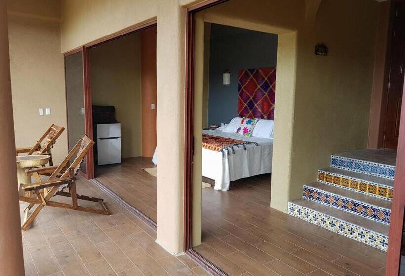 带大床的豪华间, Casa Arcoiris Zihuatanejo B&b