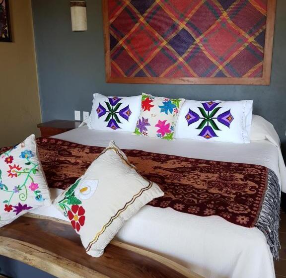 带大床的豪华间, Casa Arcoiris Zihuatanejo B&b