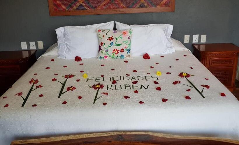 带大床的豪华间, Casa Arcoiris Zihuatanejo B&b