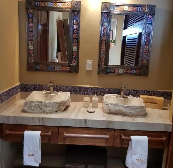 اتاق استاندارد با تخت بزرگ, Casa Arcoiris Zihuatanejo B&b