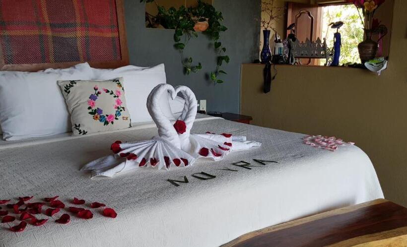 带大床的标准间, Casa Arcoiris Zihuatanejo B&b