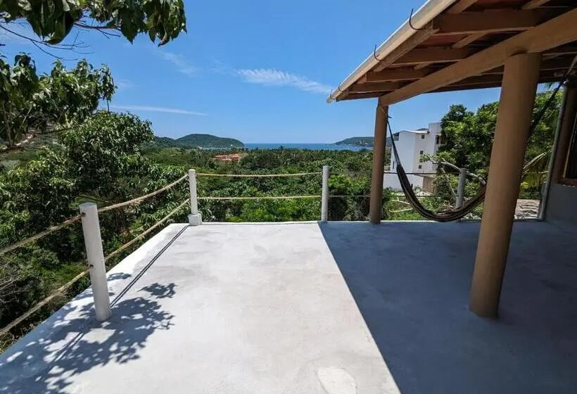 بانگلوی استاندارد با چشم‌انداز دریا, Casa Arcoiris Zihuatanejo B&b