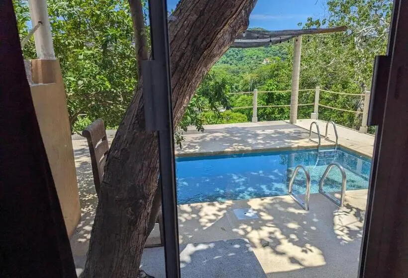 بانگلوی استاندارد با چشم‌انداز دریا, Casa Arcoiris Zihuatanejo B&b