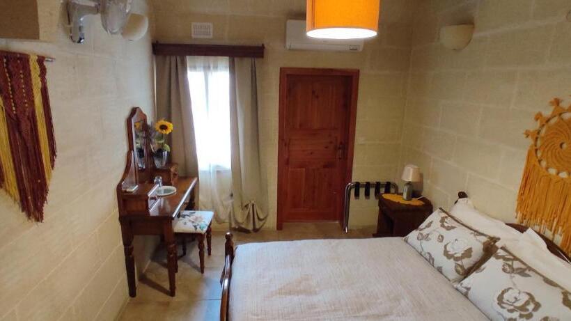 اتاق استاندارد با چشم‌انداز استخر, Gizimina B&b By Verosole