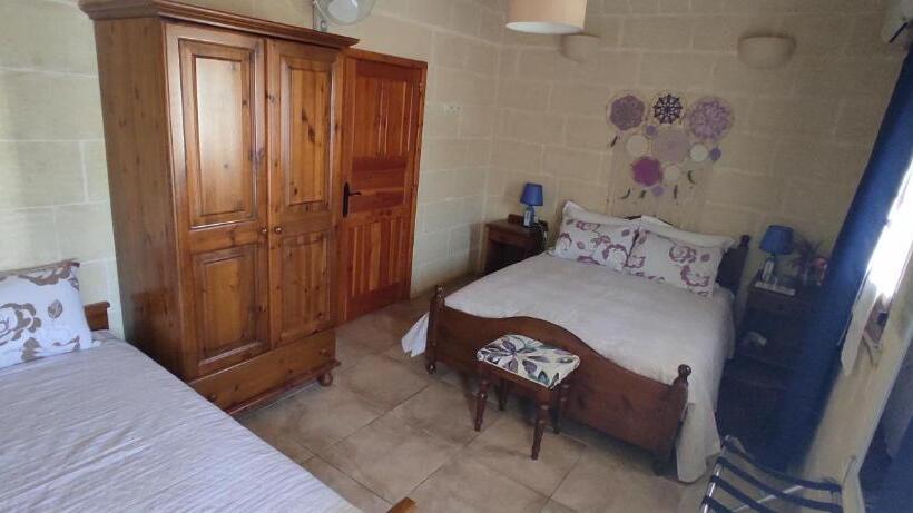 اتاق استاندارد سه تخته با بالکن, Gizimina B&b By Verosole