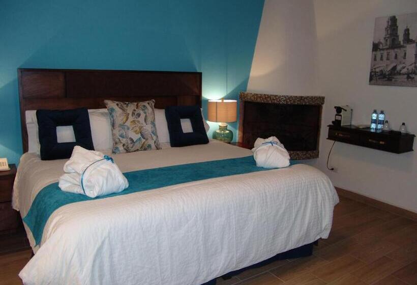 جناح جونيور, Casa Don Quijote