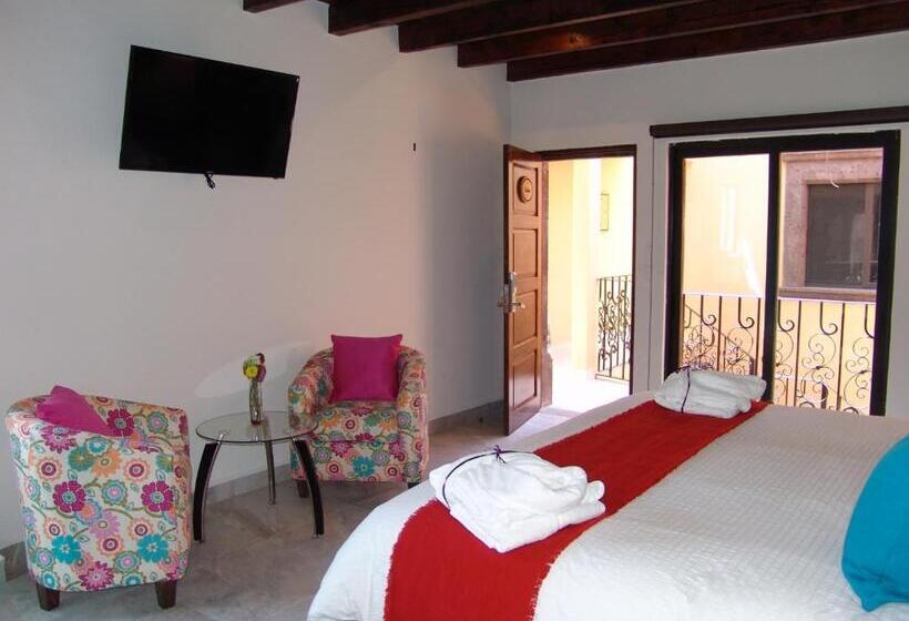 جناح جونيور ديلوكس, Casa Don Quijote